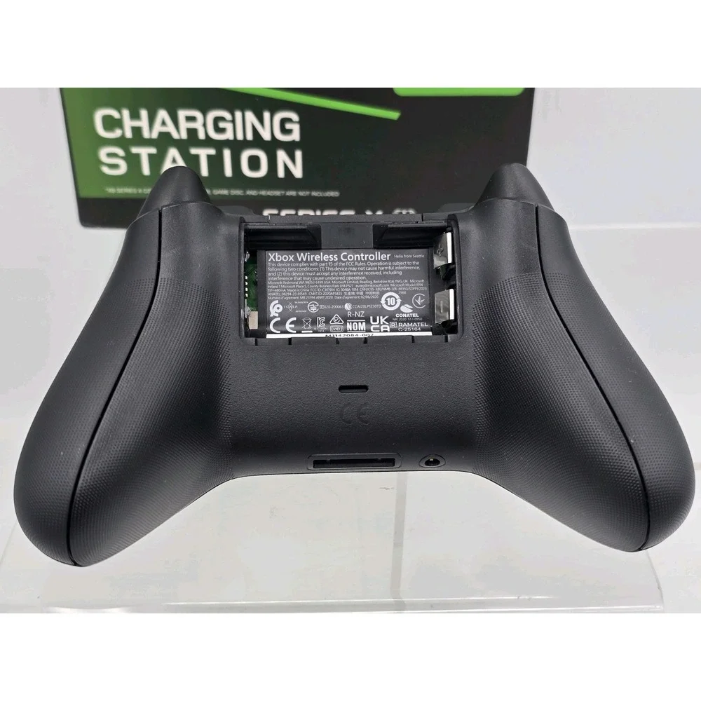 BUNDLE Wireless Xbox Series X/S Carbon Black Controller W/ Xbox X Charging Dock!